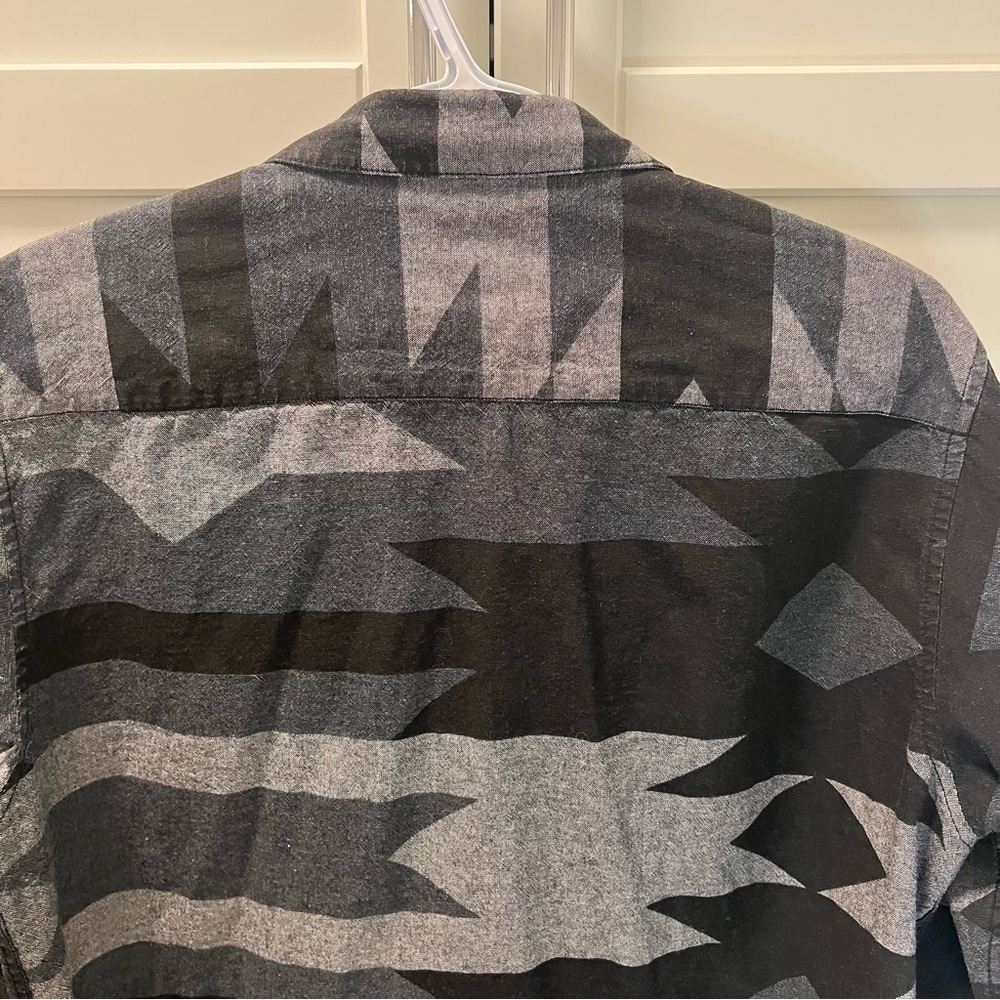 Vintage ONLY & SONS Charcoal and Black Slim Western Aztec Shirt | Men's Large - Picture 11 of 11